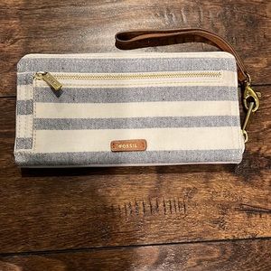 Fossil wristlet wallet